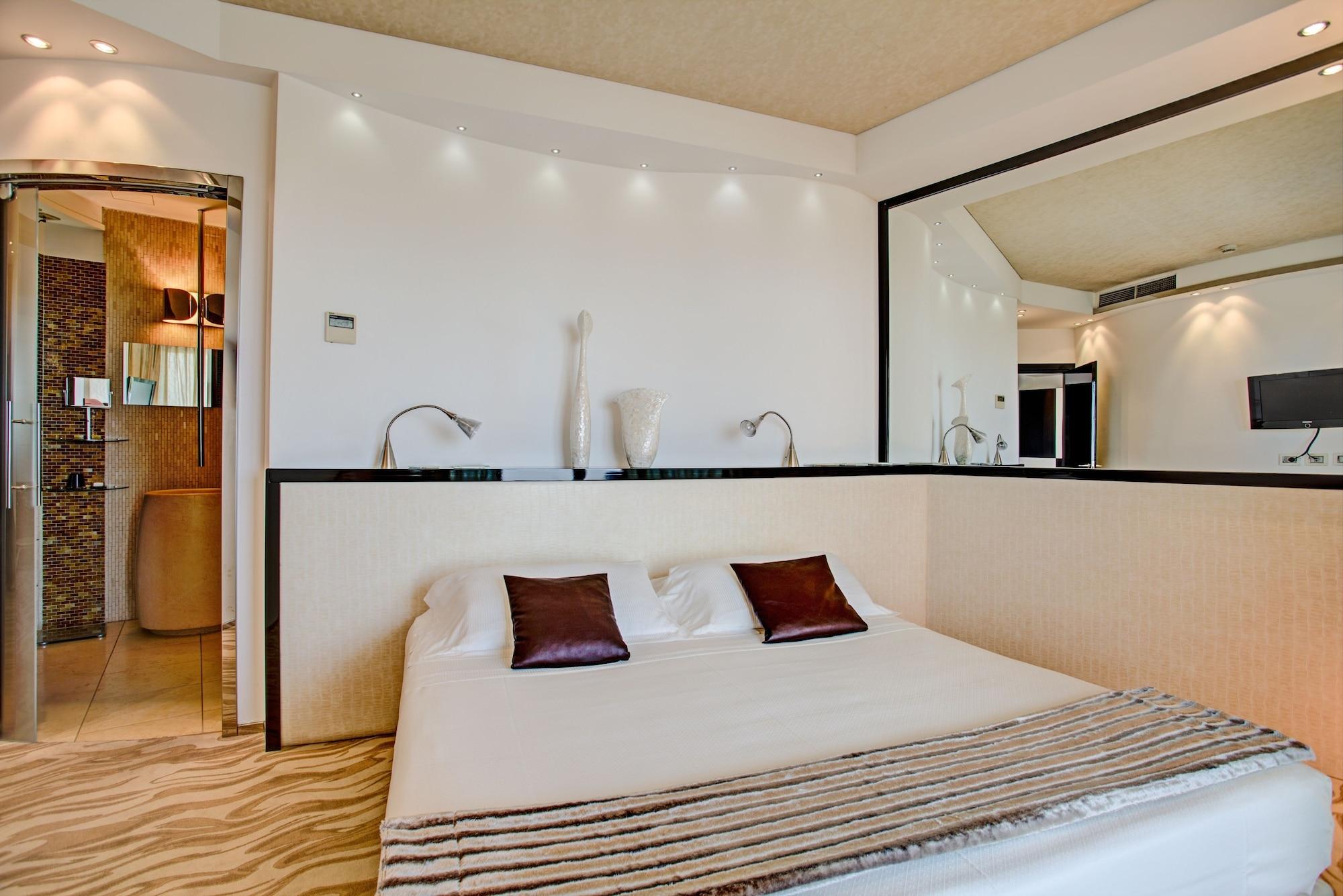 Hotel Premier & Suites - Premier Resort Milano Marittima Bagian luar foto