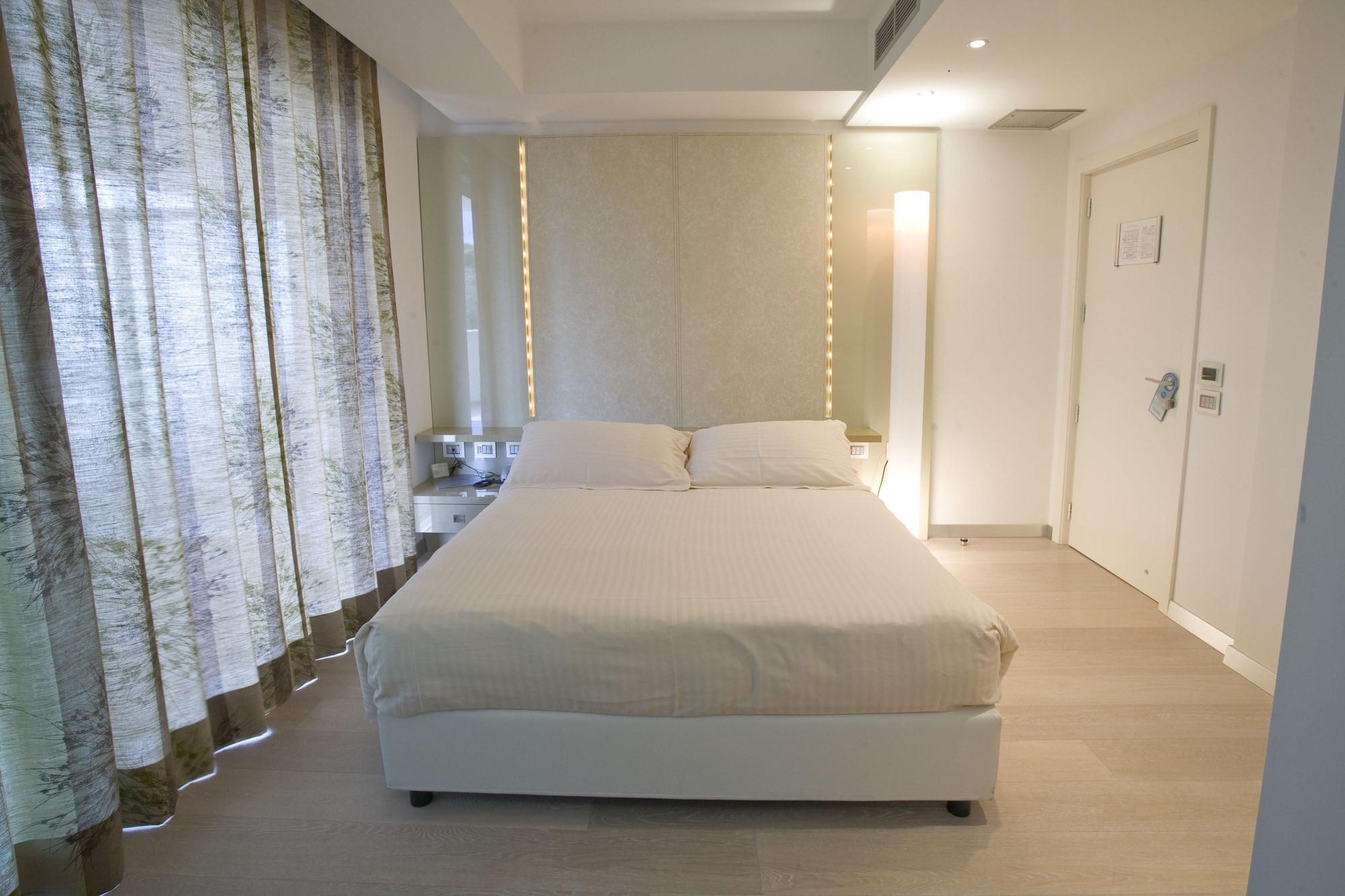 Hotel Premier & Suites - Premier Resort Milano Marittima Bagian luar foto