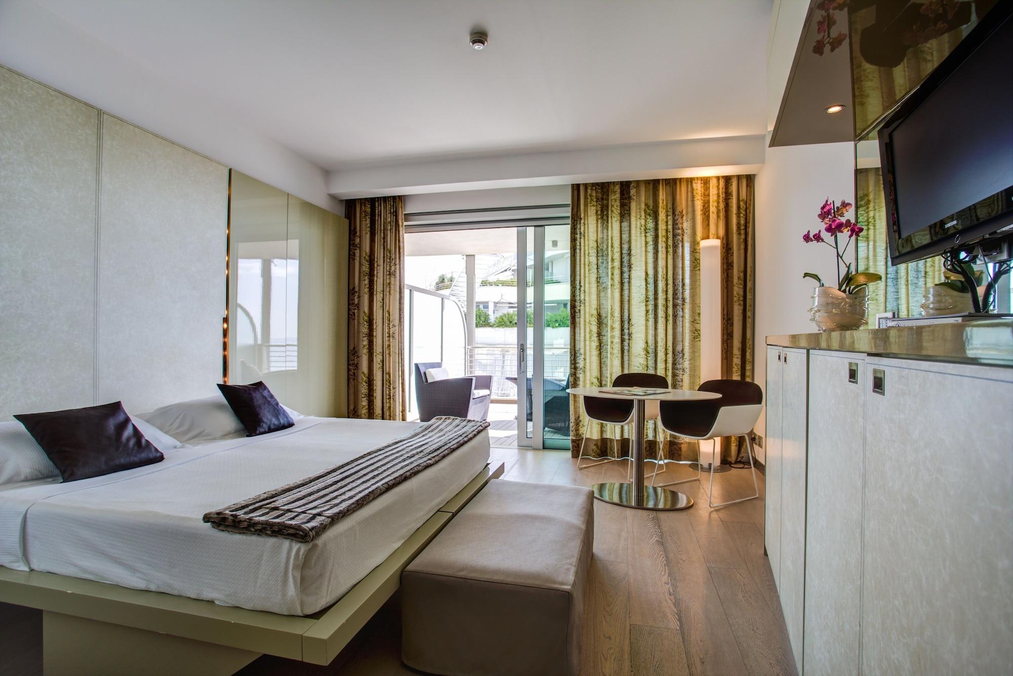 Hotel Premier & Suites - Premier Resort Milano Marittima Bagian luar foto