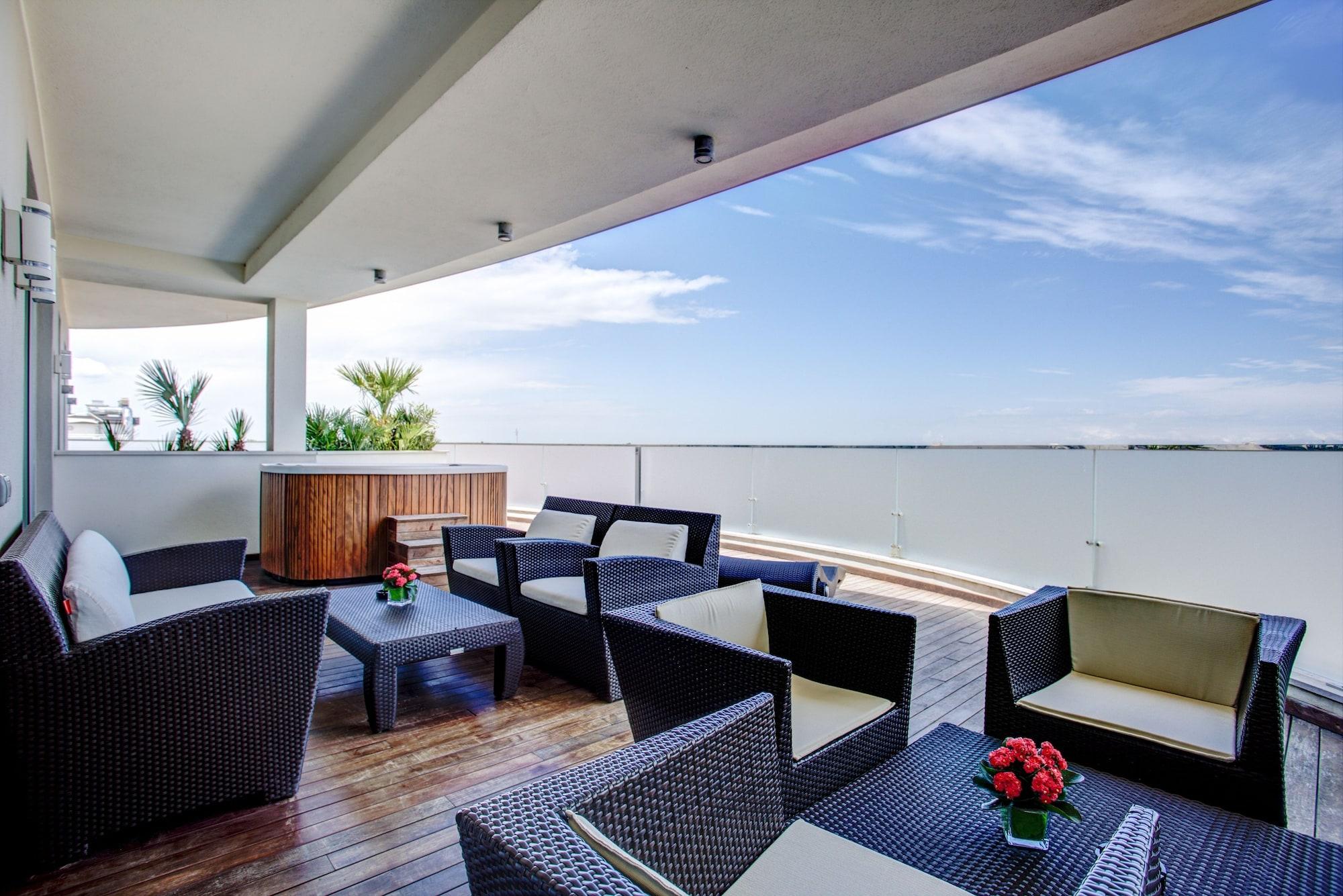 Hotel Premier & Suites - Premier Resort Milano Marittima Bagian luar foto