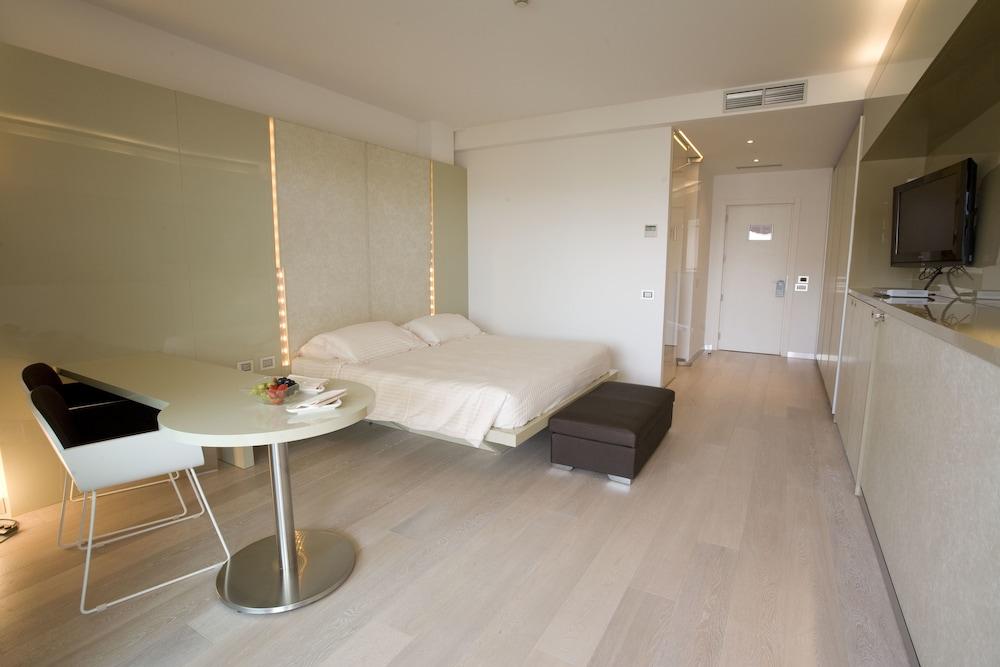 Hotel Premier & Suites - Premier Resort Milano Marittima Bagian luar foto