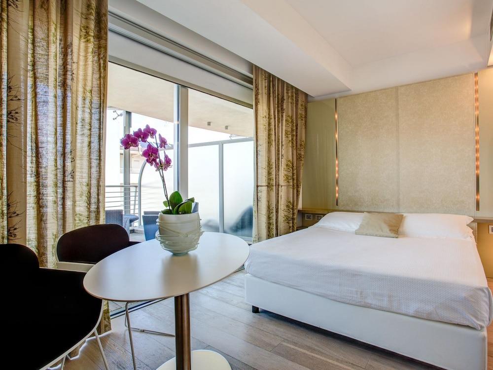 Hotel Premier & Suites - Premier Resort Milano Marittima Bagian luar foto