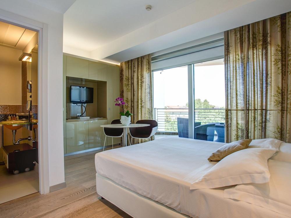 Hotel Premier & Suites - Premier Resort Milano Marittima Bagian luar foto