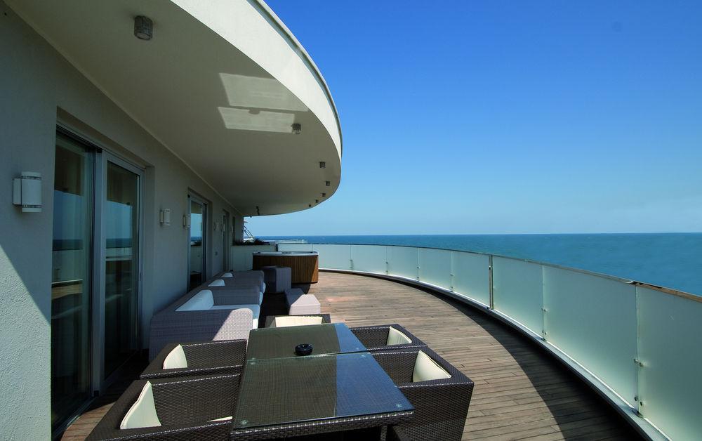 Hotel Premier & Suites - Premier Resort Milano Marittima Bagian luar foto