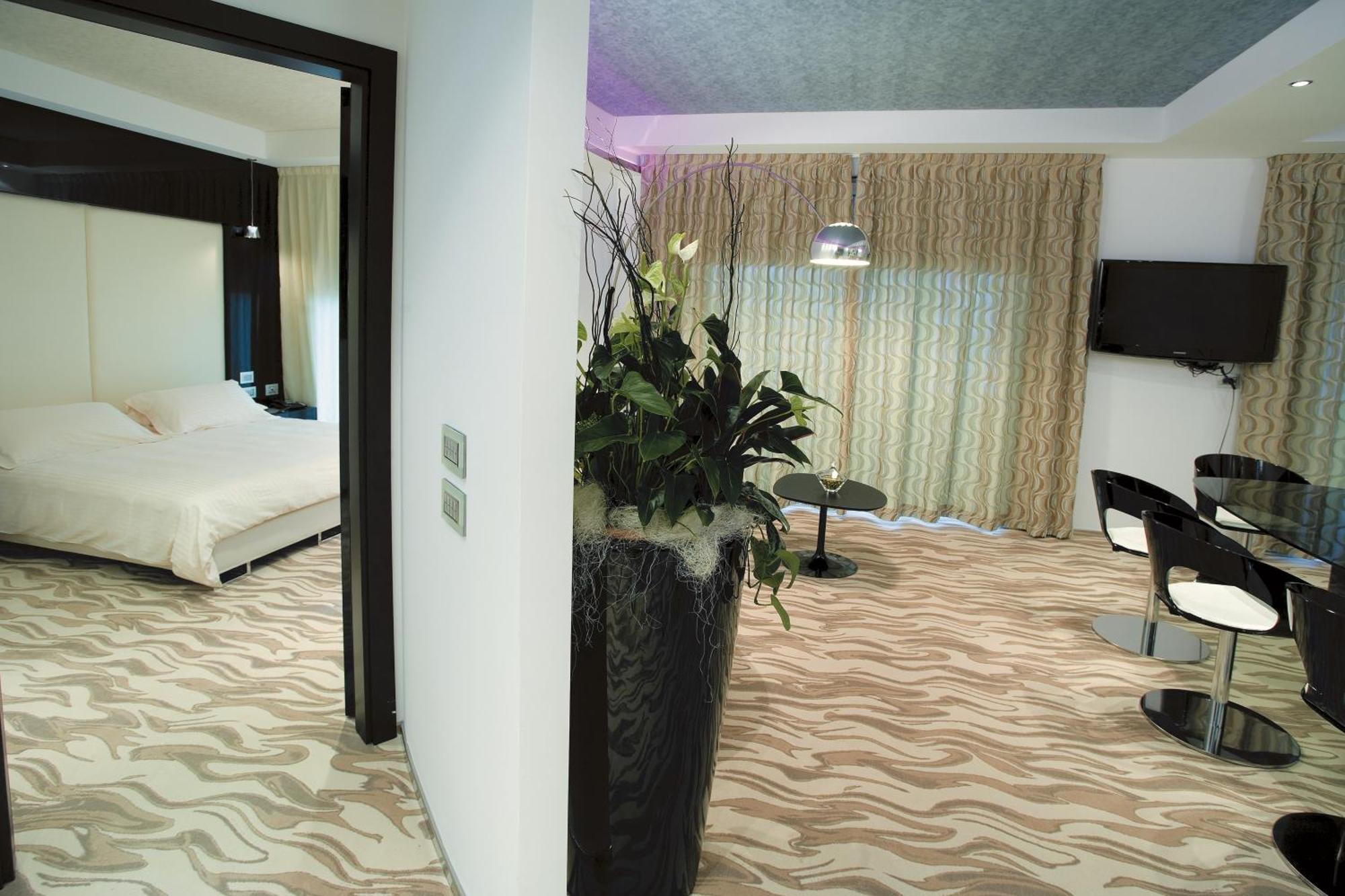 Hotel Premier & Suites - Premier Resort Milano Marittima Bagian luar foto