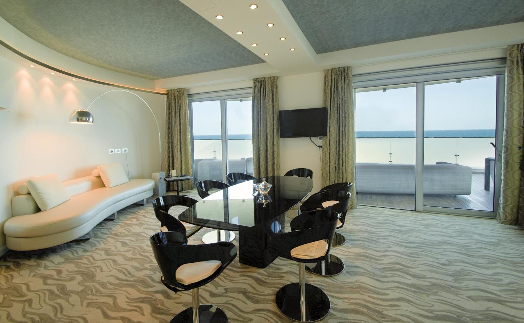 Hotel Premier & Suites - Premier Resort Milano Marittima Bagian luar foto