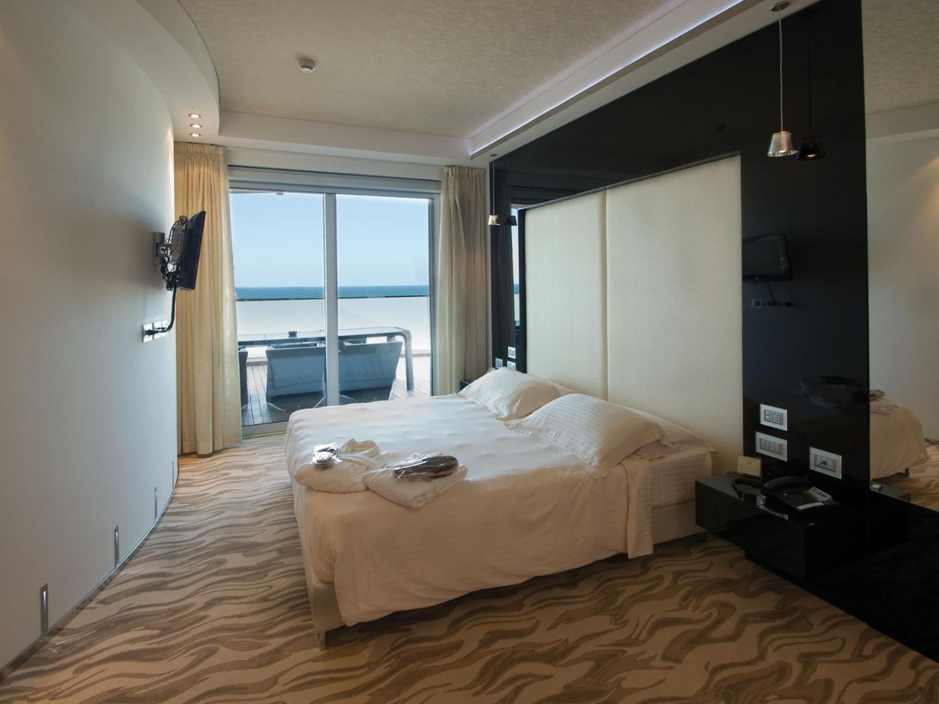 Hotel Premier & Suites - Premier Resort Milano Marittima Bagian luar foto