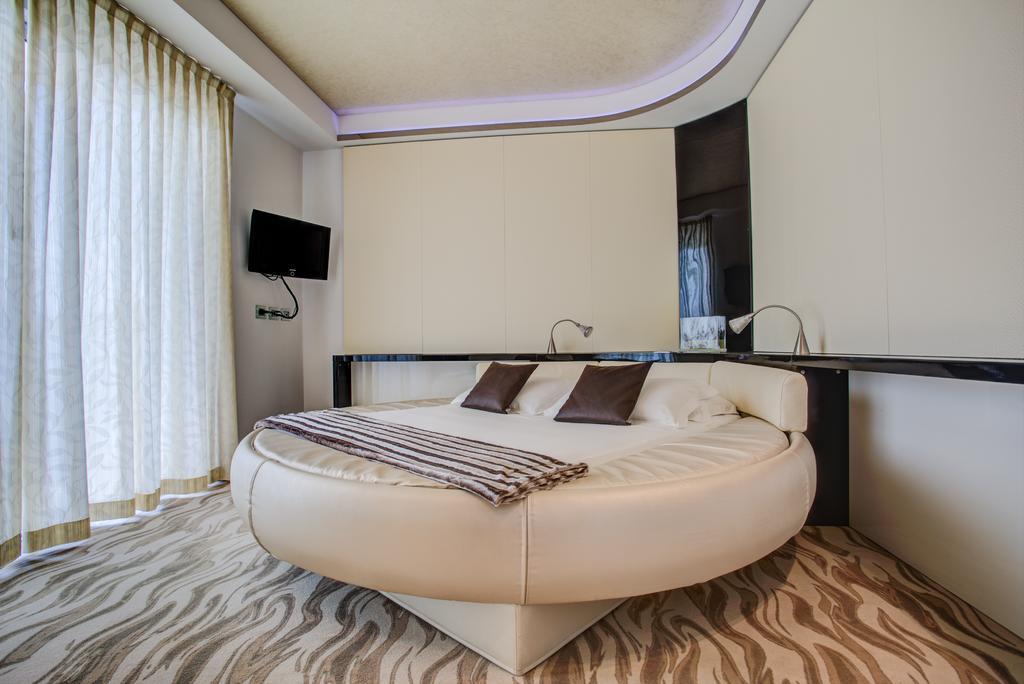 Hotel Premier & Suites - Premier Resort Milano Marittima Bagian luar foto