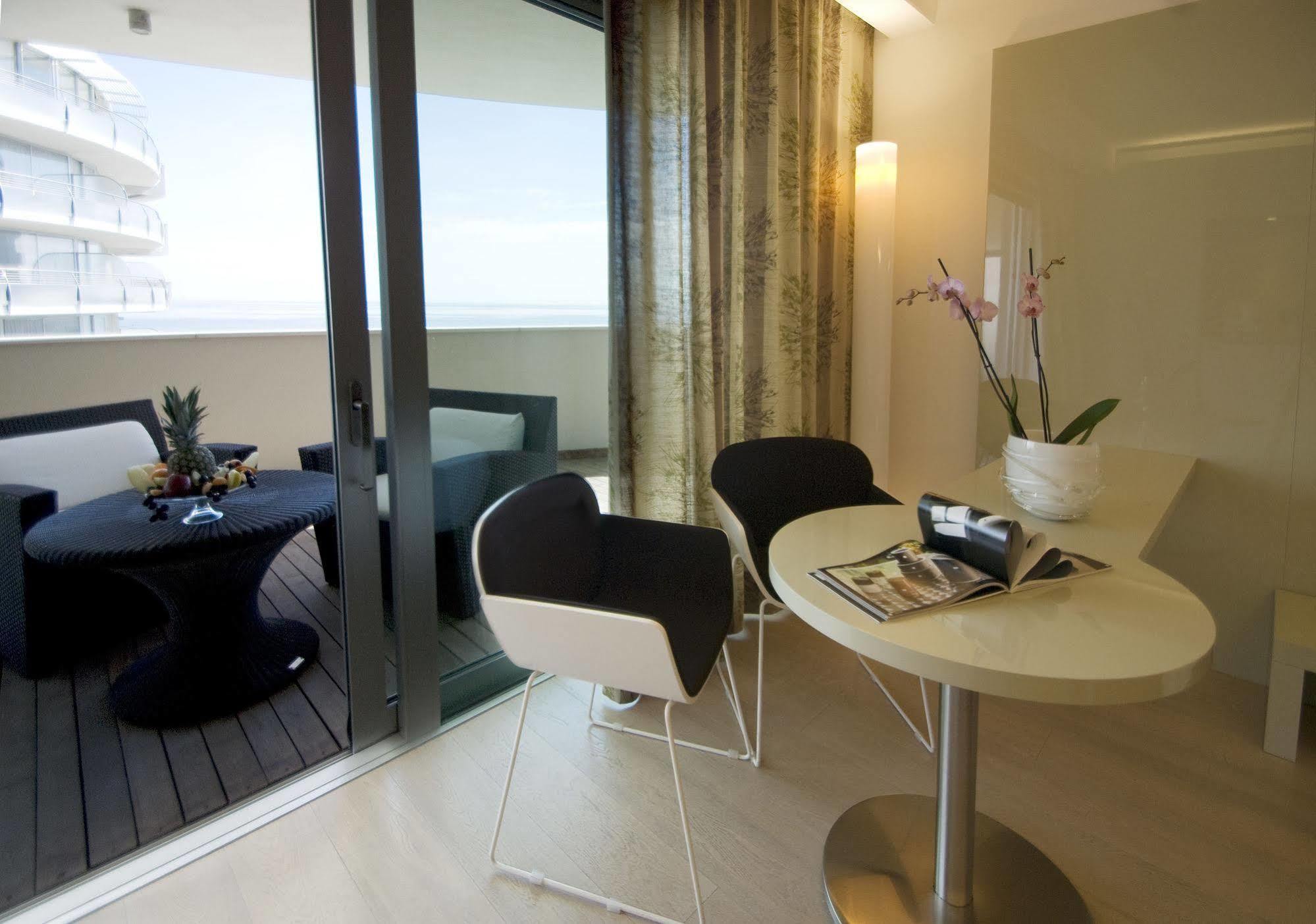 Hotel Premier & Suites - Premier Resort Milano Marittima Bagian luar foto