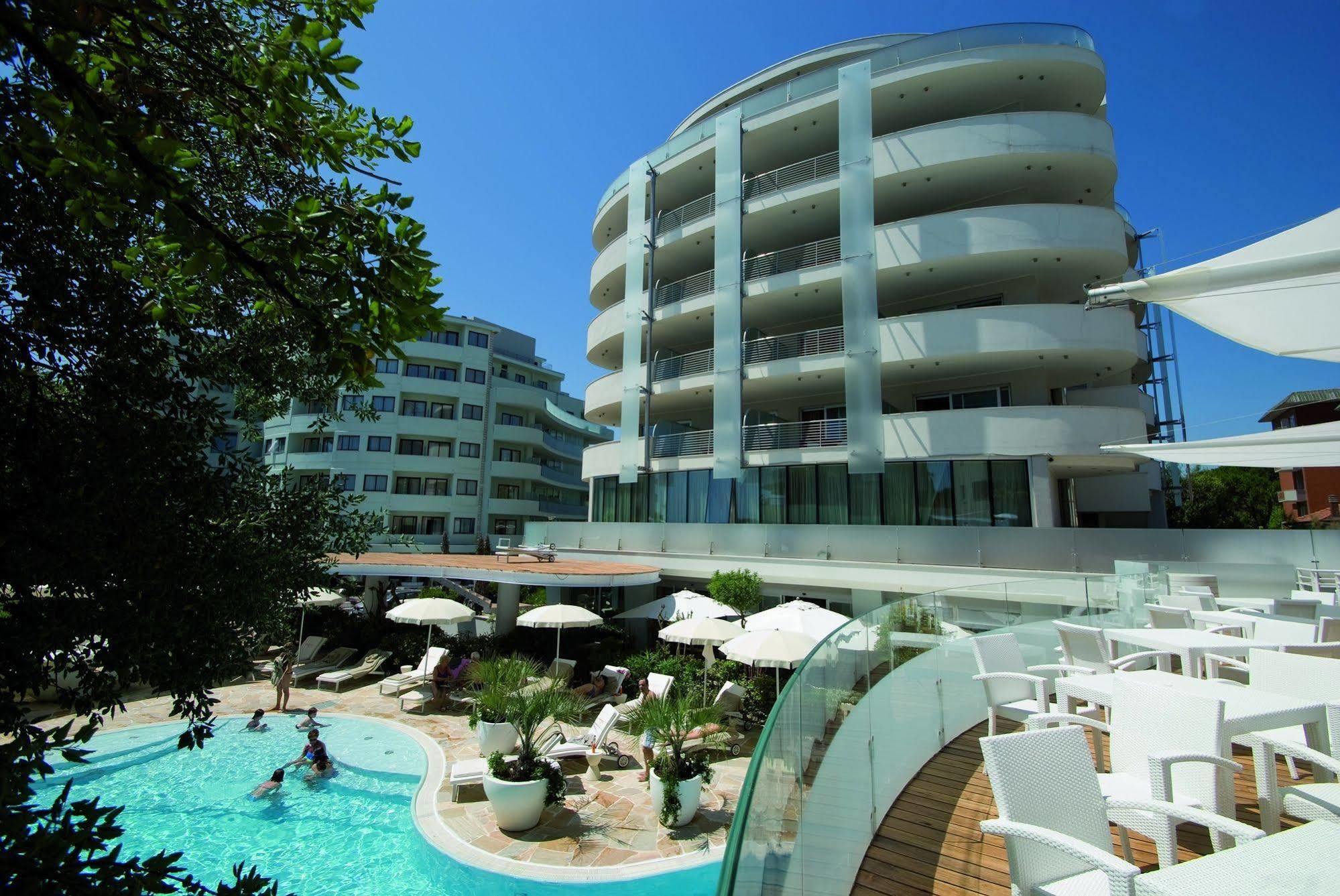 Hotel Premier & Suites - Premier Resort Milano Marittima Bagian luar foto