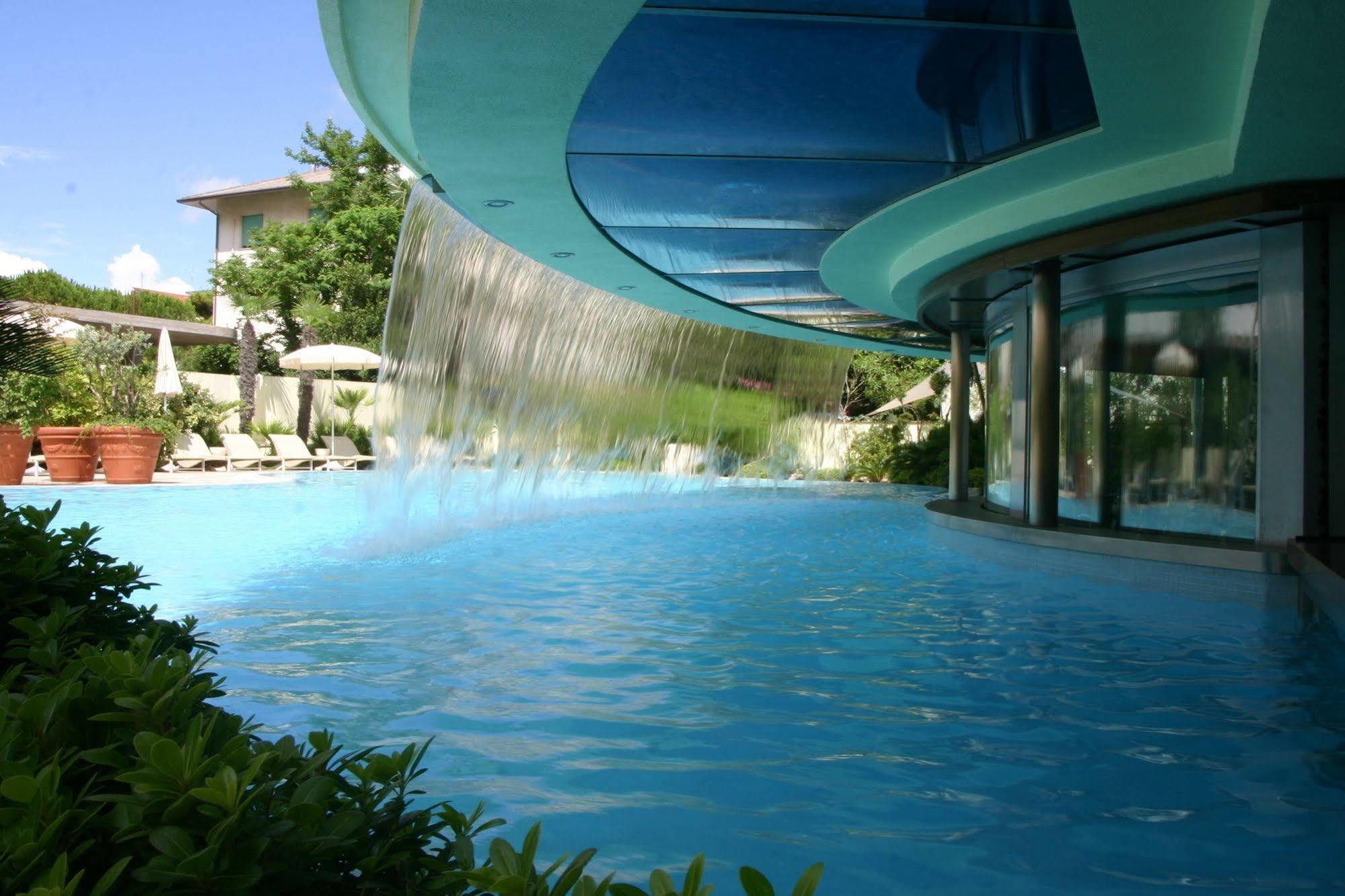 Hotel Premier & Suites - Premier Resort Milano Marittima Bagian luar foto