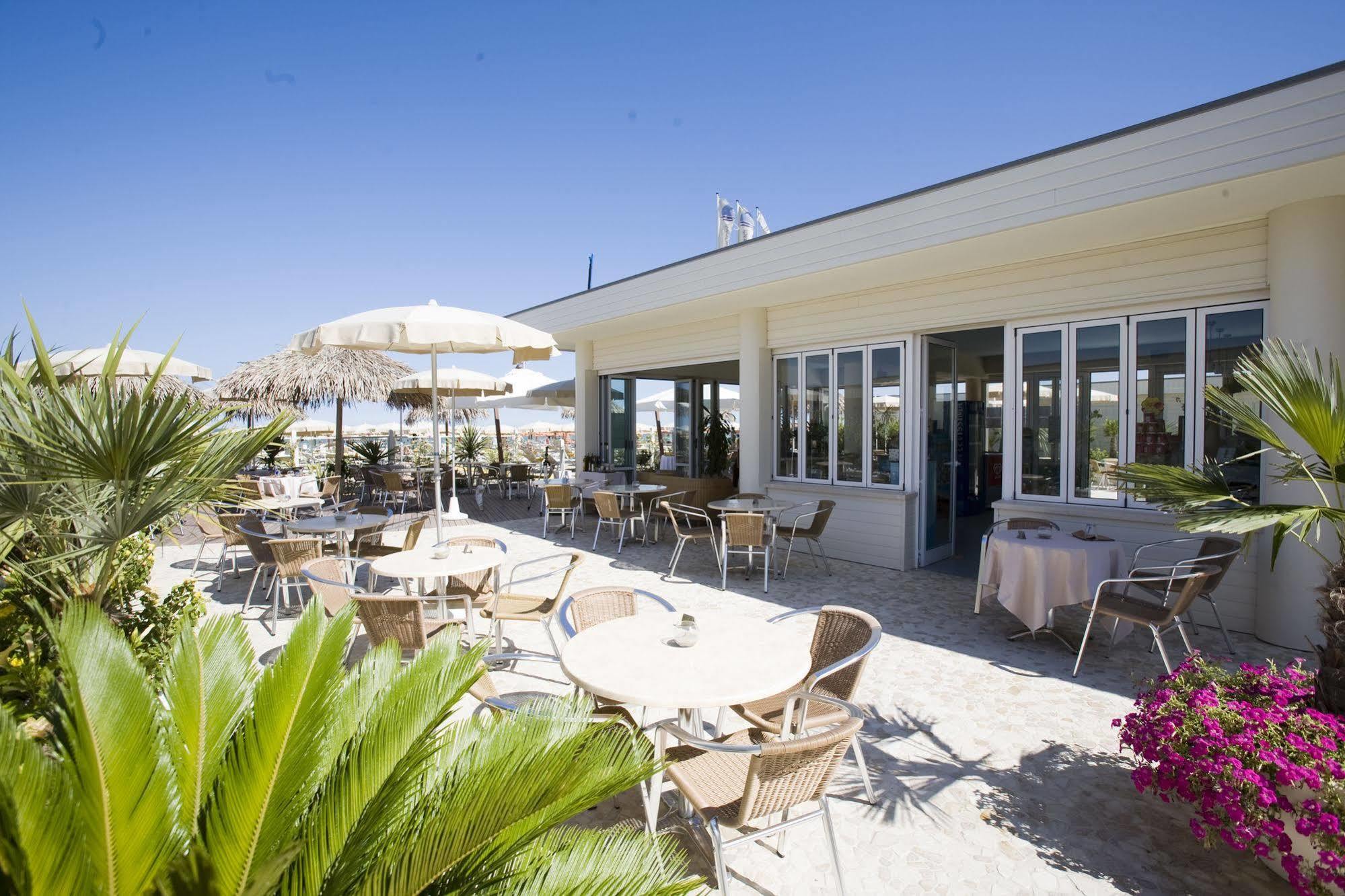 Hotel Premier & Suites - Premier Resort Milano Marittima Bagian luar foto