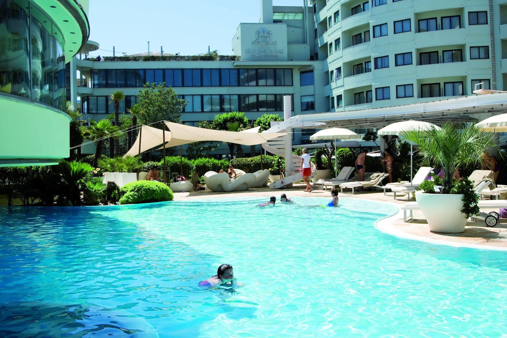 Hotel Premier & Suites - Premier Resort Milano Marittima Bagian luar foto