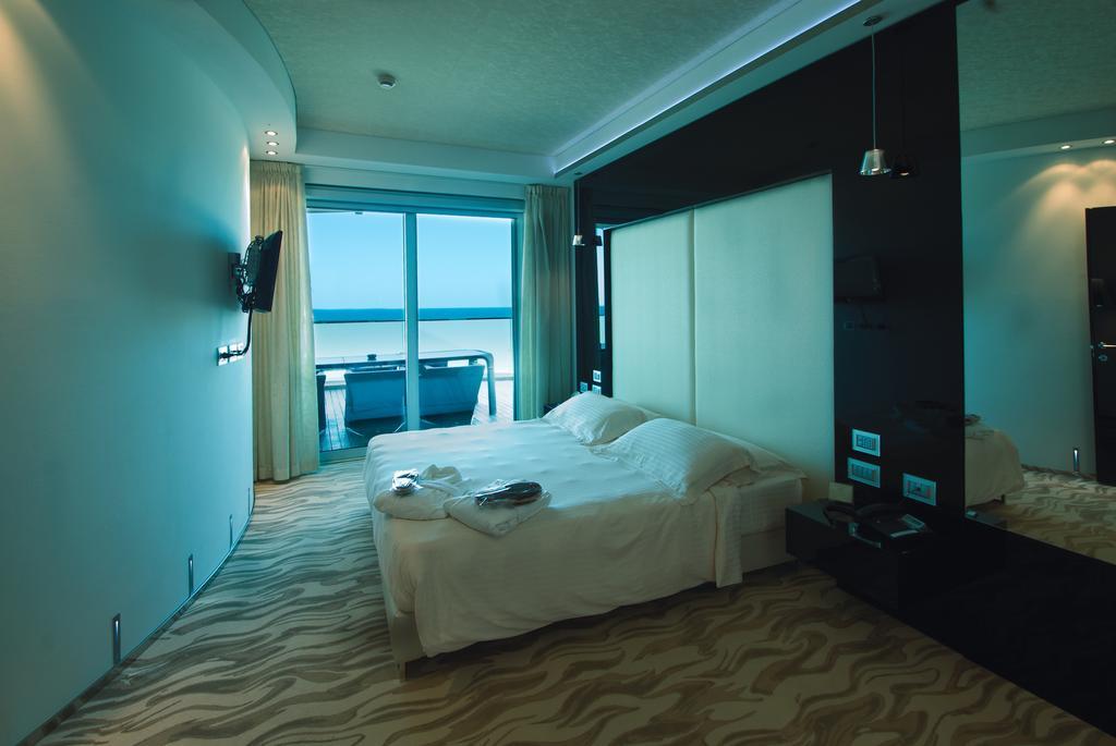 Hotel Premier & Suites - Premier Resort Milano Marittima Bagian luar foto