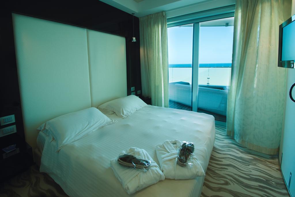 Hotel Premier & Suites - Premier Resort Milano Marittima Bagian luar foto