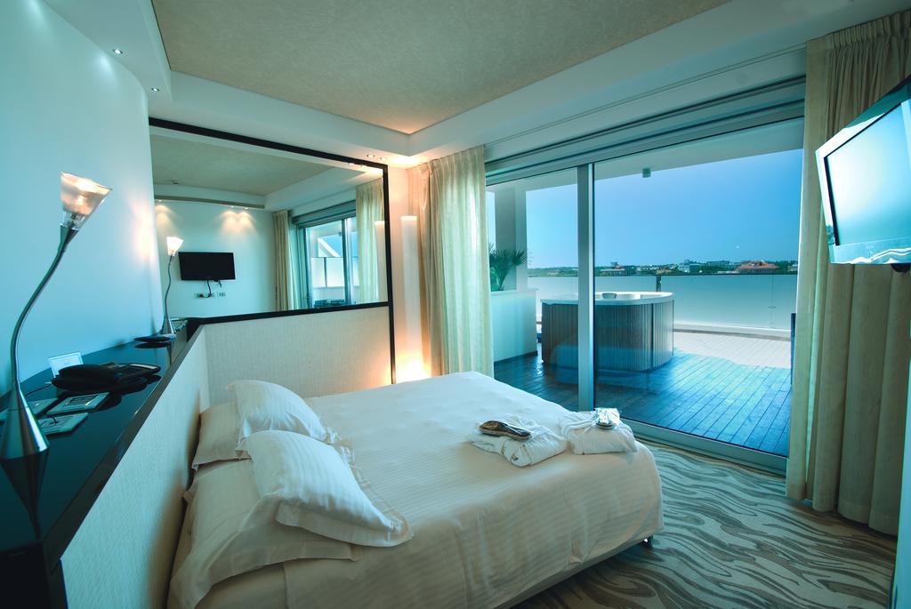 Hotel Premier & Suites - Premier Resort Milano Marittima Bagian luar foto