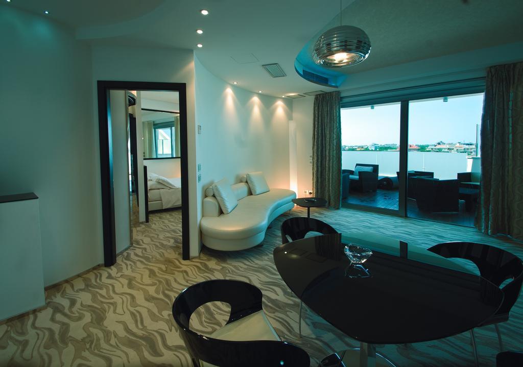 Hotel Premier & Suites - Premier Resort Milano Marittima Bagian luar foto
